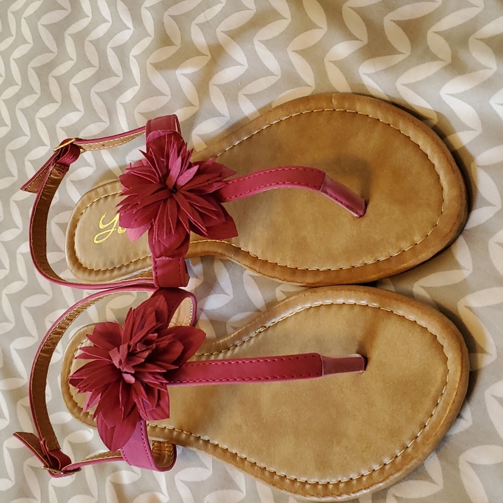 NIB Fuschia T Strap Sandals - Picture 5 of 9